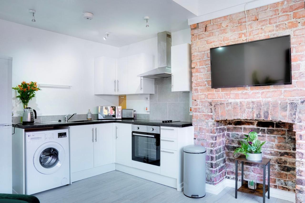 בירקנהד Modern 2 Bedroom Flat - 15 Minutes To Liverpool מראה חיצוני תמונה