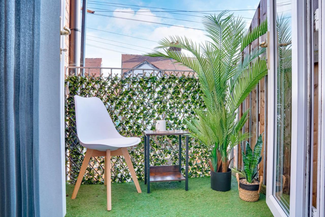 בירקנהד Modern 2 Bedroom Flat - 15 Minutes To Liverpool מראה חיצוני תמונה