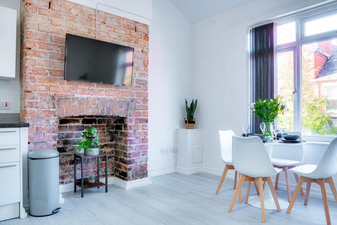 בירקנהד Modern 2 Bedroom Flat - 15 Minutes To Liverpool מראה חיצוני תמונה