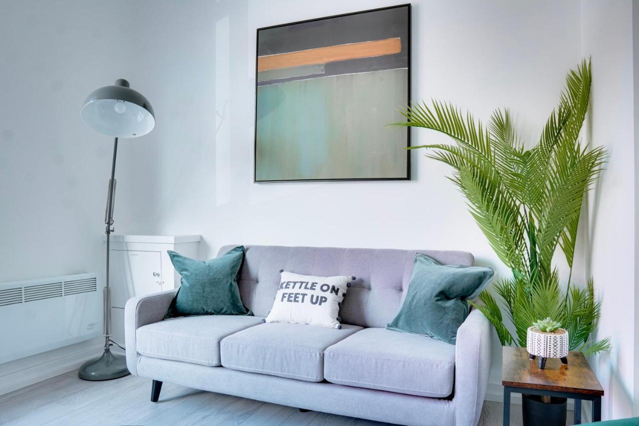 בירקנהד Modern 2 Bedroom Flat - 15 Minutes To Liverpool מראה חיצוני תמונה